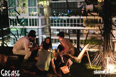 Saturday Night at Grease Bangkok, Sukhumvit Soi 49 — photo 27