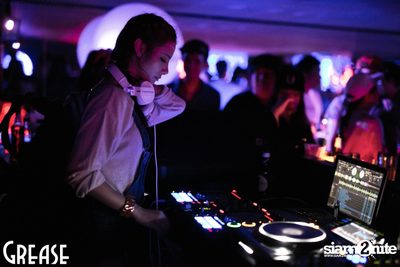 Saturday Night at Grease Bangkok, Sukhumvit Soi 49 — photo 37