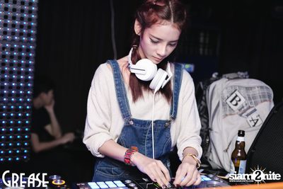 Saturday Night at Grease Bangkok, Sukhumvit Soi 49 — photo 40
