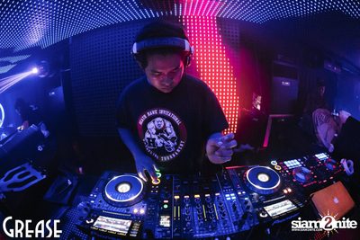 Saturday Night at Grease Bangkok, Sukhumvit Soi 49 — photo 69