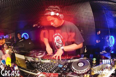 Saturday Night at Grease Bangkok, Sukhumvit Soi 49 — photo 70