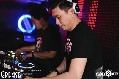Saturday Night at Grease Bangkok, Sukhumvit Soi 49 — photo 102