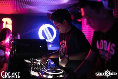 Saturday Night at Grease Bangkok, Sukhumvit Soi 49 — photo 103