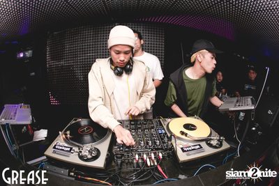 Friday Night at Grease Bangkok, Sukhumvit Soi 49 — photo 46