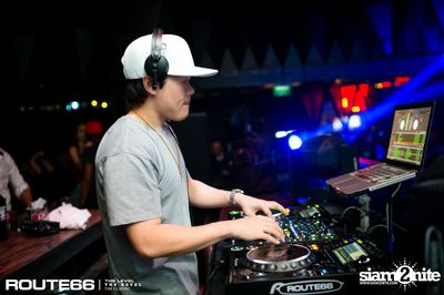 ปาร์ตี้คืนวันศุกร์ ที่ร้าน รูท ซิกตี้ซิกคลับ อาร์ซีเอ — photo 123