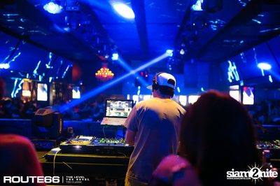 ปาร์ตี้คืนวันศุกร์ ที่ร้าน รูท ซิกตี้ซิกคลับ อาร์ซีเอ — photo 124