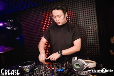 Saturday Night at Grease Bangkok, Sukhumvit Soi 49 — photo 32