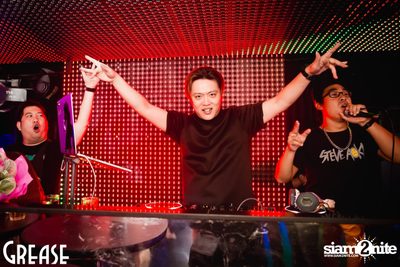 Saturday Night at Grease Bangkok, Sukhumvit Soi 49 — photo 53