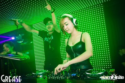 Saturday Night at Grease Bangkok, Sukhumvit Soi 49 — photo 65