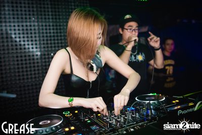 Saturday Night at Grease Bangkok, Sukhumvit Soi 49 — photo 73