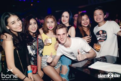Quintino Live ที่ร้าน โบน คลับ, พัทยาเหนือ — photo 48