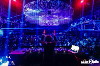 Quintino Live ที่ร้าน โบน คลับ, พัทยาเหนือ — photo 68