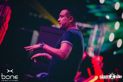 Quintino Live ที่ร้าน โบน คลับ, พัทยาเหนือ — photo 110