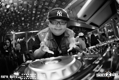Seenspace Invasion ที่ร้าน Clouds, Fat'R Gut'z และ BREW Beers & Ciders — photo 86