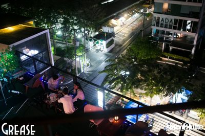 Friday Night at Grease Bangkok, Sukhumvit Soi 49 — photo 4