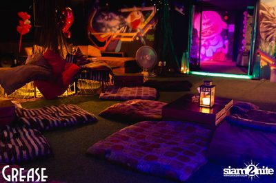 Saturday Night at Grease Bangkok, Sukhumvit Soi 49 — photo 14