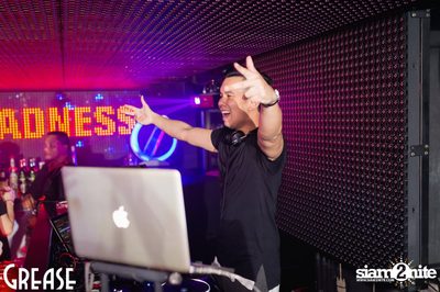 Saturday Night at Grease Bangkok, Sukhumvit Soi 49 — photo 47