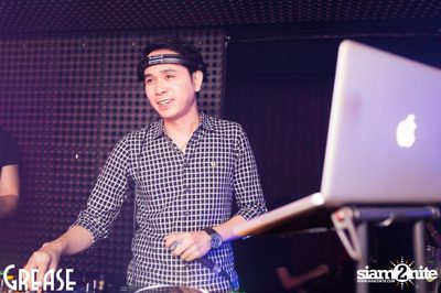 Saturday Night at Grease Bangkok, Sukhumvit Soi 49 — photo 51
