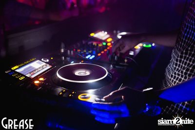 Saturday Night at Grease Bangkok, Sukhumvit Soi 49 — photo 58