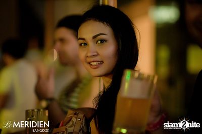 Single? Mingle! Valentine's Pool Party ที่ เลอ เมอริเดียน — photo 7