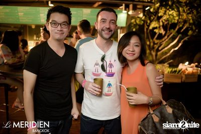 Single? Mingle! Valentine's Pool Party ที่ เลอ เมอริเดียน — photo 14