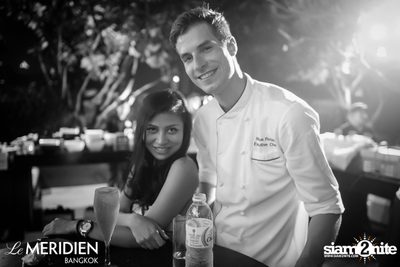 Single? Mingle! Valentine's Pool Party ที่ เลอ เมอริเดียน — photo 15