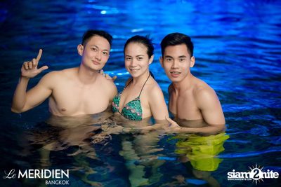 Single? Mingle! Valentine's Pool Party ที่ เลอ เมอริเดียน — photo 17