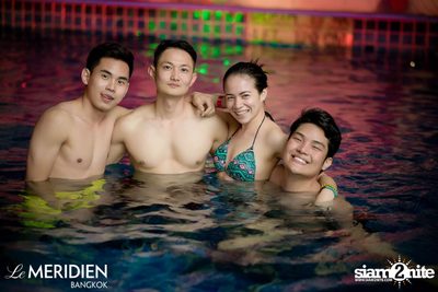 Single? Mingle! Valentine's Pool Party ที่ เลอ เมอริเดียน — photo 23