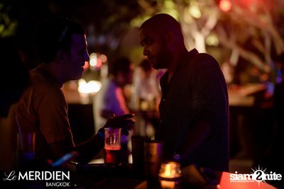 Single? Mingle! Valentine's Pool Party ที่ เลอ เมอริเดียน — photo 24