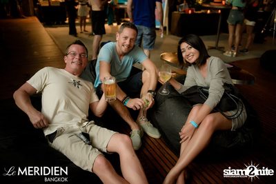 Single? Mingle! Valentine's Pool Party ที่ เลอ เมอริเดียน — photo 28