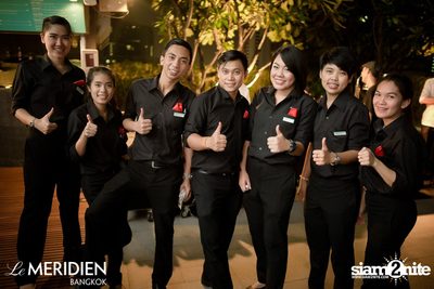 Single? Mingle! Valentine's Pool Party ที่ เลอ เมอริเดียน — photo 34