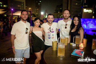 Single? Mingle! Valentine's Pool Party ที่ เลอ เมอริเดียน — photo 35