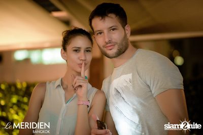 Single? Mingle! Valentine's Pool Party ที่ เลอ เมอริเดียน — photo 39