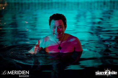 Single? Mingle! Valentine's Pool Party ที่ เลอ เมอริเดียน — photo 42