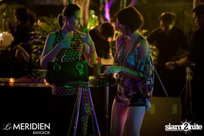 Single? Mingle! Valentine's Pool Party ที่ เลอ เมอริเดียน — photo 46