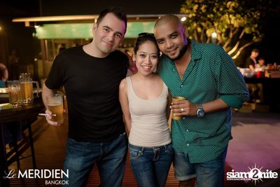 Single? Mingle! Valentine's Pool Party ที่ เลอ เมอริเดียน — photo 47