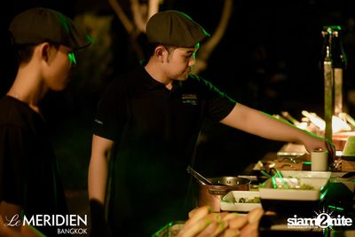 Single? Mingle! Valentine's Pool Party ที่ เลอ เมอริเดียน — photo 51