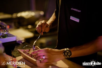 Single? Mingle! Valentine's Pool Party ที่ เลอ เมอริเดียน — photo 55