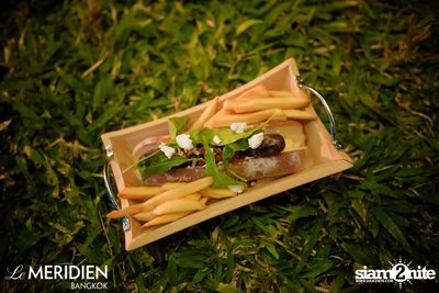 Single? Mingle! Valentine's Pool Party ที่ เลอ เมอริเดียน — photo 60