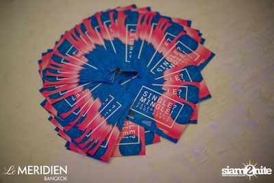 Single? Mingle! Valentine's Pool Party ที่ เลอ เมอริเดียน — photo 68