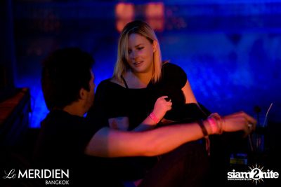 Single? Mingle! Valentine's Pool Party ที่ เลอ เมอริเดียน — photo 71