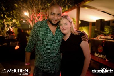 Single? Mingle! Valentine's Pool Party ที่ เลอ เมอริเดียน — photo 84