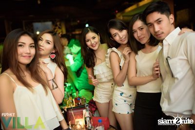 Ae Jirakorn Live on Valentine's Day at Funky Villa — photo 5