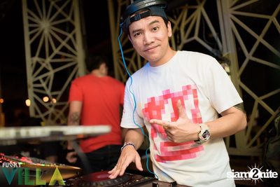 Ae Jirakorn Live on Valentine's Day at Funky Villa — photo 9