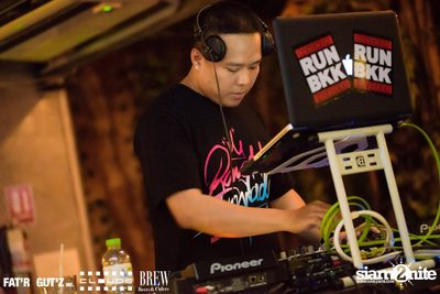 Seenspace Invasion ที่ร้าน Clouds, Fat'R Gut'z และ BREW Beers & Ciders — photo 13