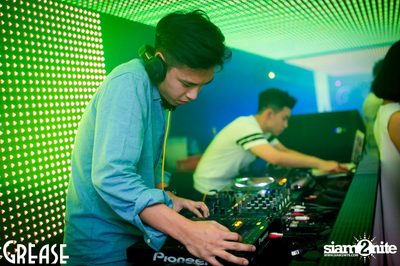 Friday Night at Grease Bangkok, Sukhumvit Soi 49 — photo 40