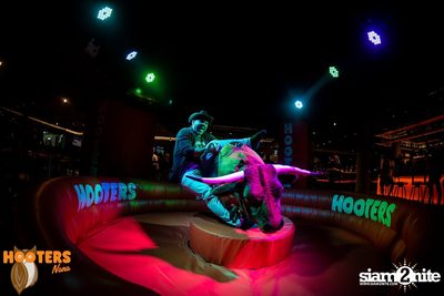 Wild Wild West Night at Hooters Nana, Sukhumvit Soi 4 — photo 2