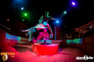 Wild Wild West Night at Hooters Nana, Sukhumvit Soi 4 — photo 4