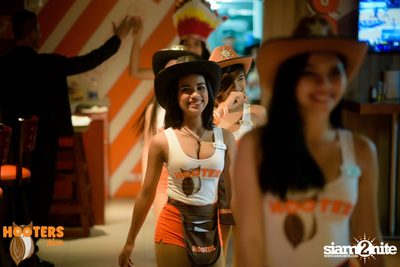 Wild Wild West Night at Hooters Nana, Sukhumvit Soi 4 — photo 20
