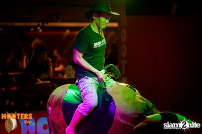Wild Wild West Night at Hooters Nana, Sukhumvit Soi 4 — photo 31